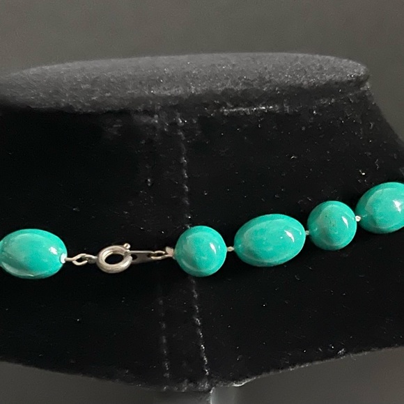 Vintage Green Bead Necklace - Picture 3 of 6